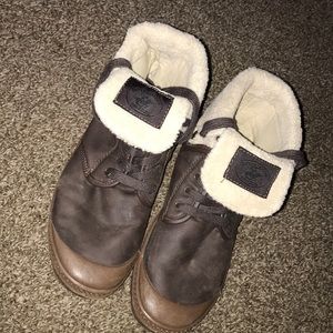 Fold Top Fleece Lined Boots wit laces and buttons.